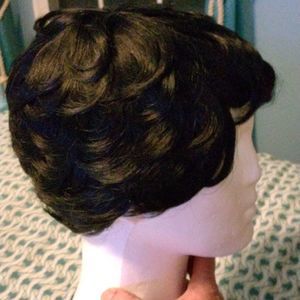 Nwt Vrz Beauty black Wig and Wig Cap. Short Pixy Cut.